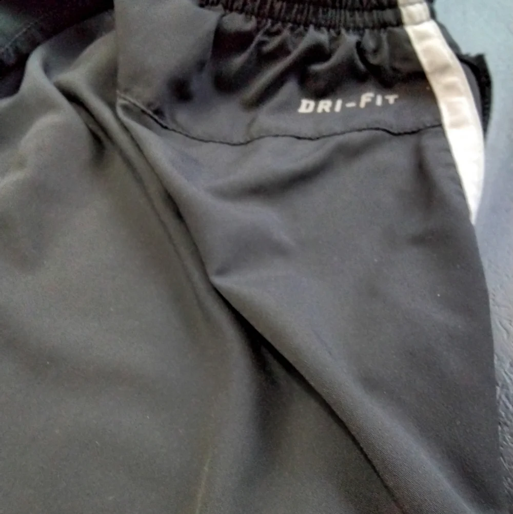 NIKE BOYS SHORTS / TRUNKS